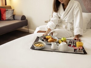 Daily buffet breakfast (EUR 18.90 per person)