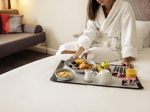 Daily buffet breakfast (EUR 18.90 per person)