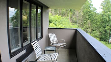 Room, 2 Double Beds, Mountain View (with Fireplace)