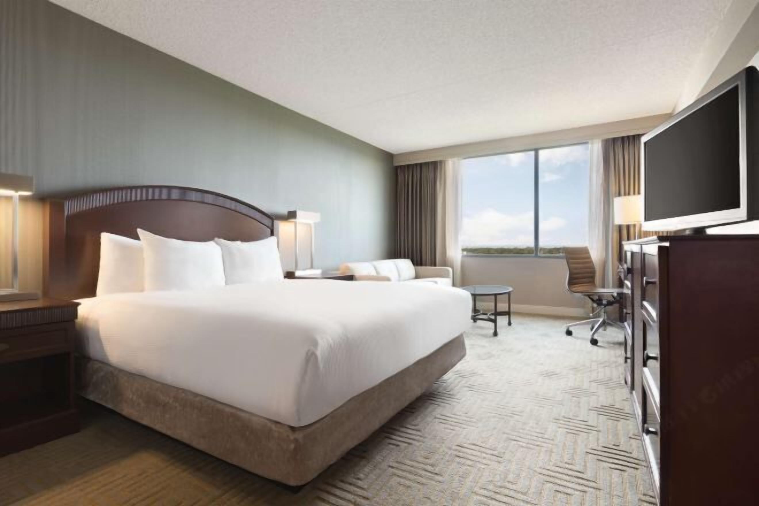 Egyptian cotton sheets, premium bedding, down duvets, pillow-top beds