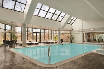 Hilton East Brunswick Hotel & Executive Meeting Center