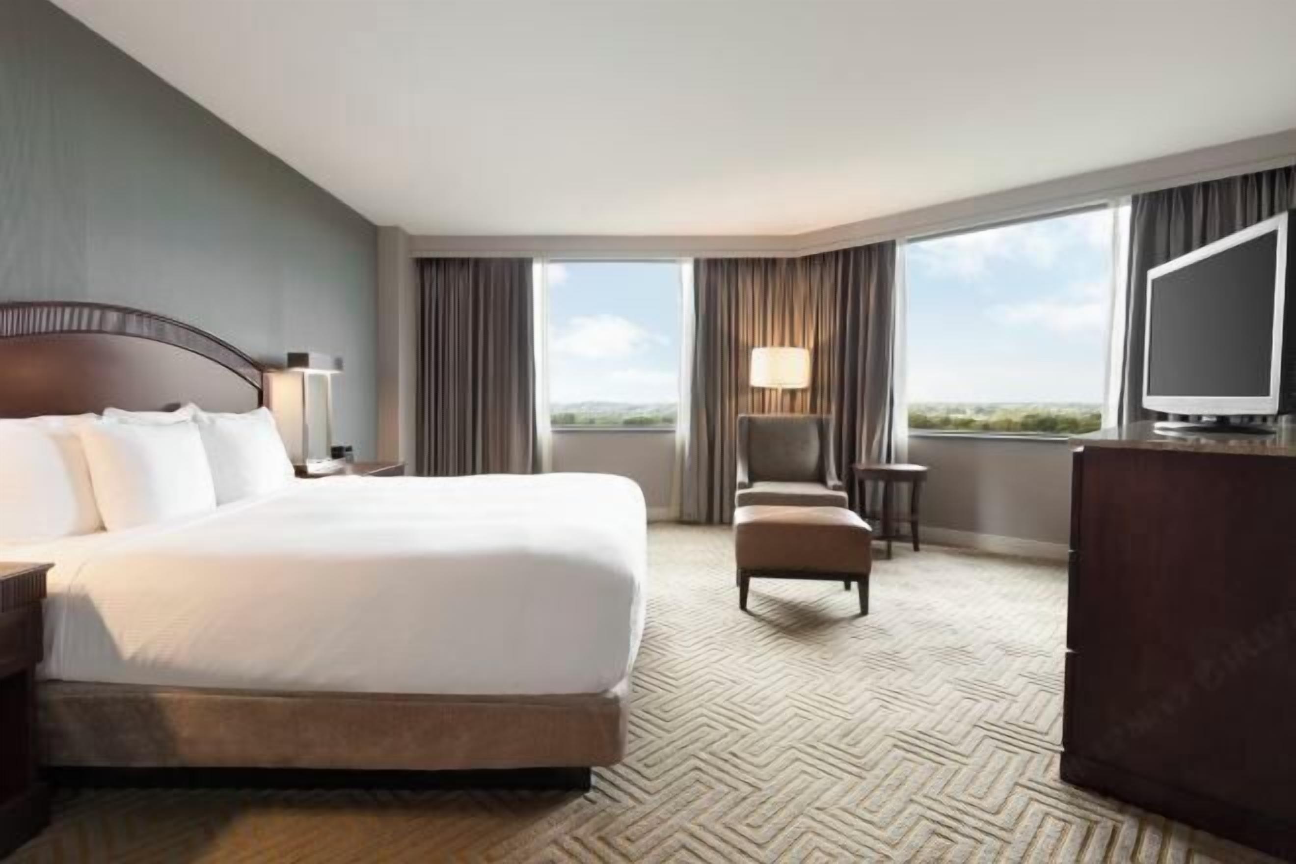 Egyptian cotton sheets, premium bedding, down duvets, pillow-top beds