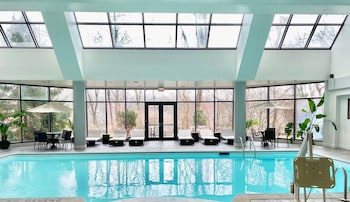 Hilton East Brunswick Hotel & Executive Meeting Center