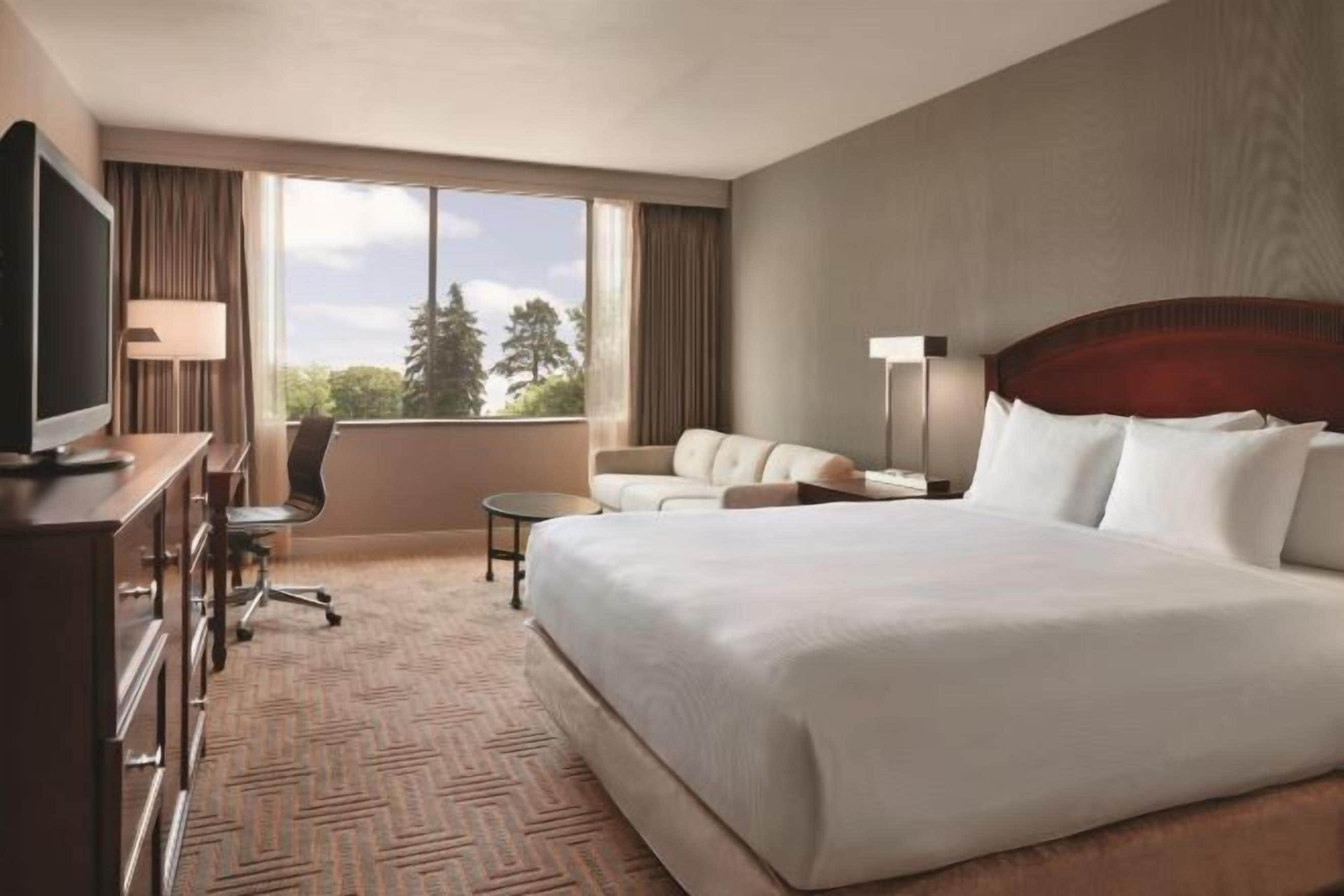 Egyptian cotton sheets, premium bedding, down duvets, pillow-top beds