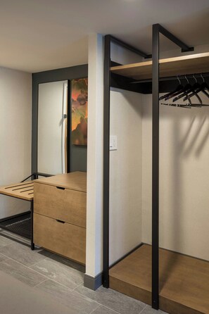 Premium bedding, down comforters, in-room safe, desk