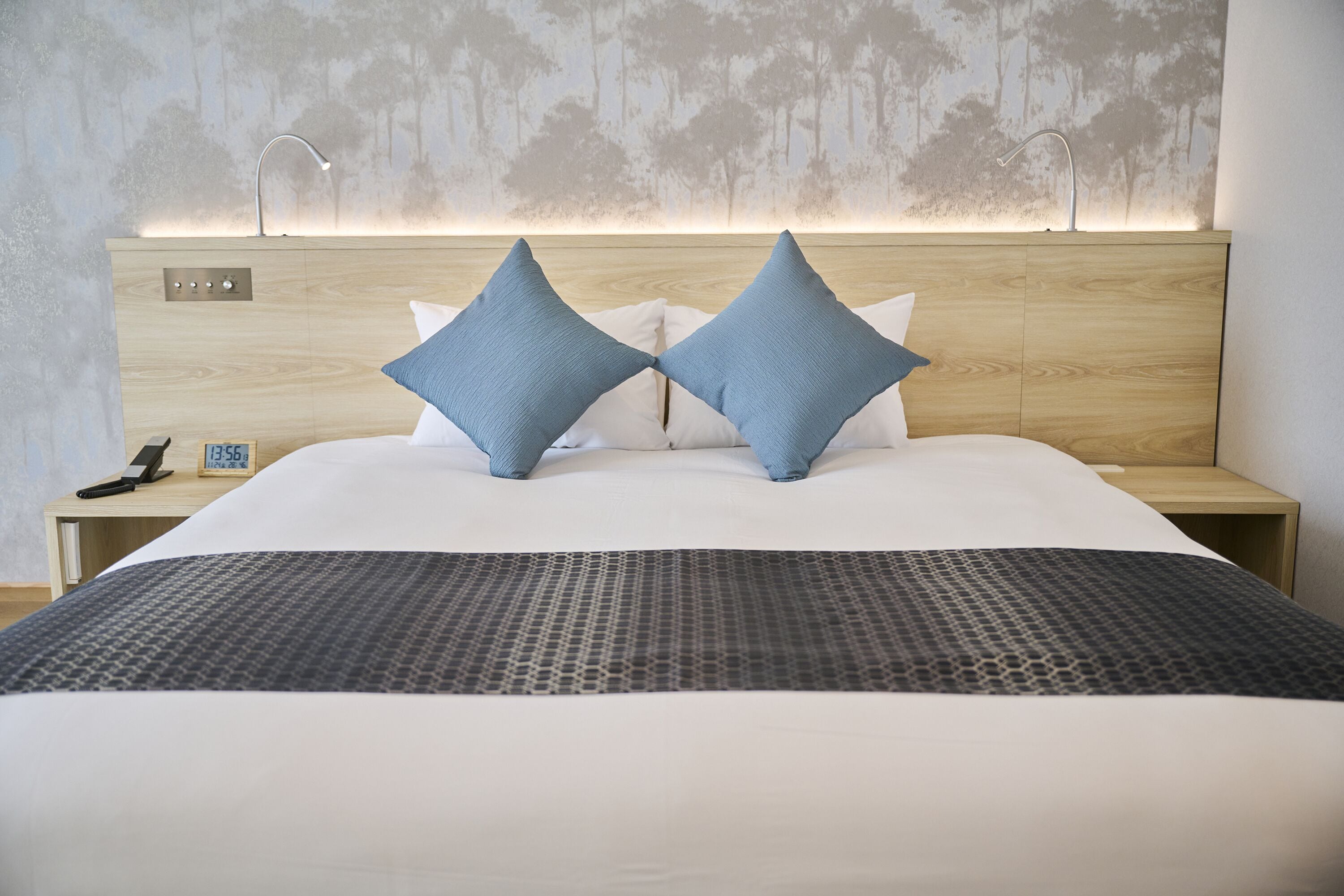 Comfort Double, West Wing (Non-smoking, Lower Floors) | Desk, blackout drapes, soundproofing, free WiFi