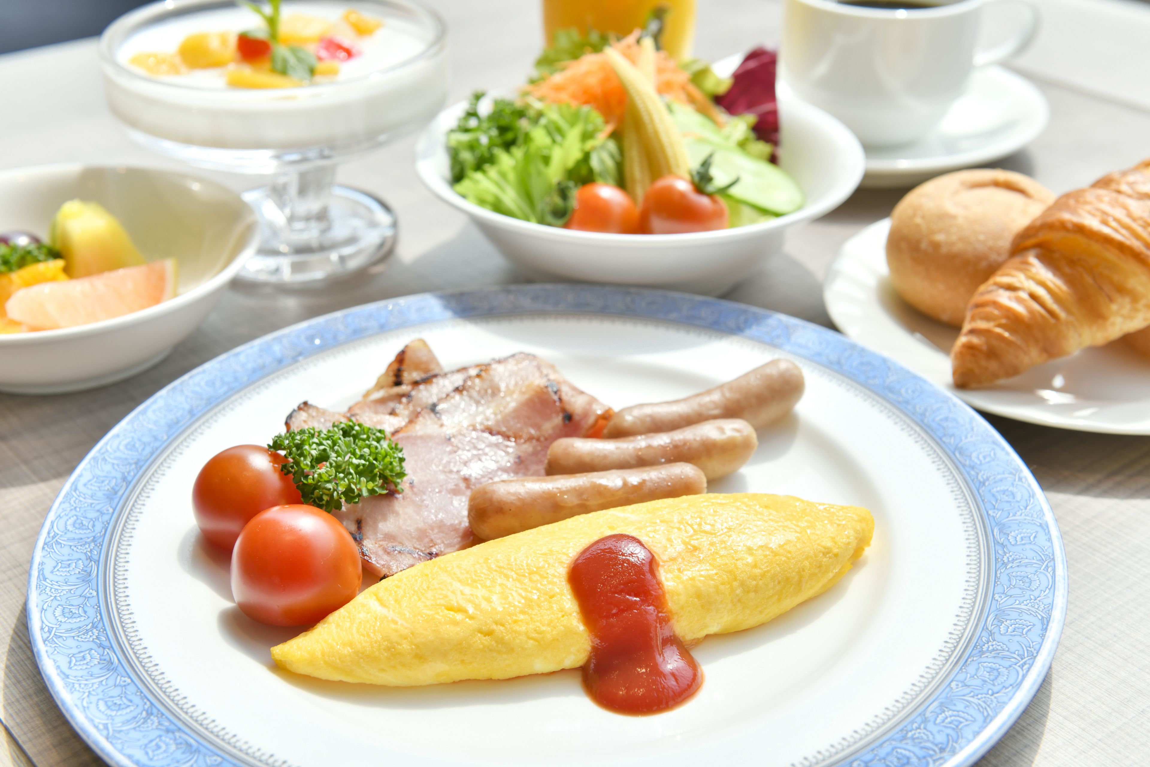 Daily buffet breakfast (JPY 3300 per person)