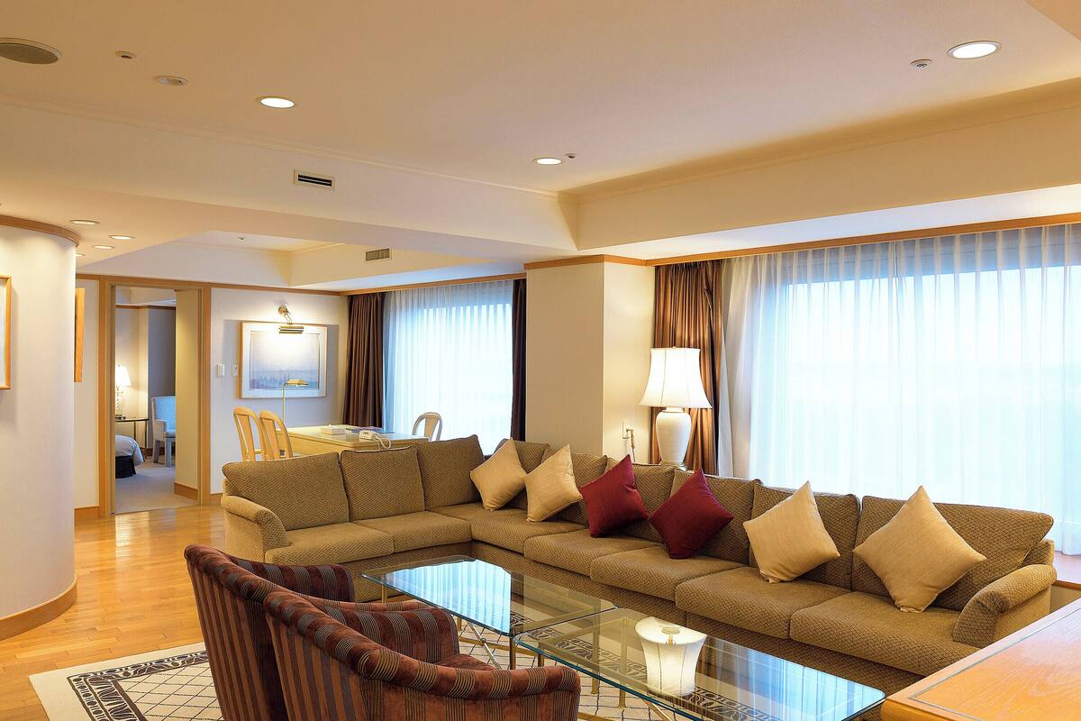 suite | 1 bedroom, desk, blackout curtains, soundproofing