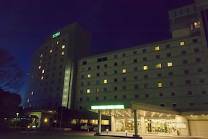 Fassade der Unterkunft – Abend/Nacht