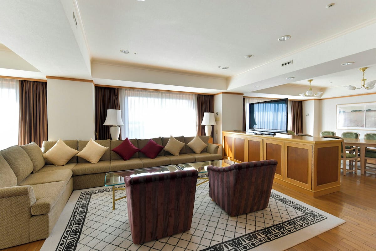 suite | living area | tv