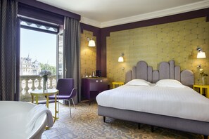 1 bedroom, premium bedding, minibar, in-room safe