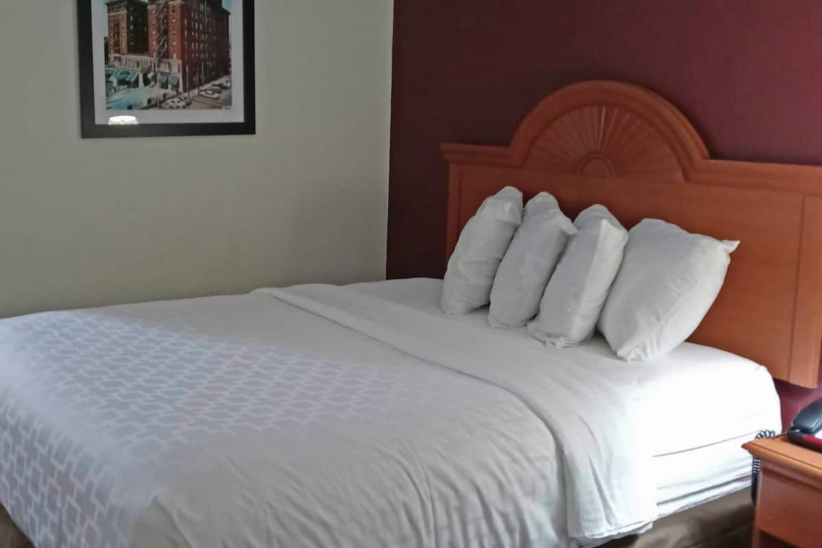 Ylelliset vuodevaatteet, untuvapeitot, pillowtop-patjalliset sÀngyt