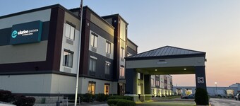 Clarion Pointe Evansville North