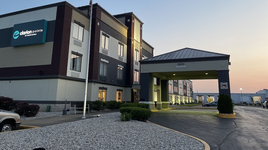 Clarion Pointe Evansville North