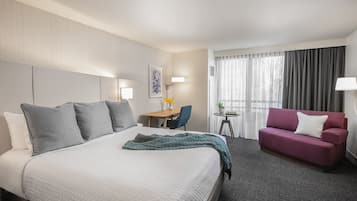 Premium bedding, in-room safe, desk, laptop workspace