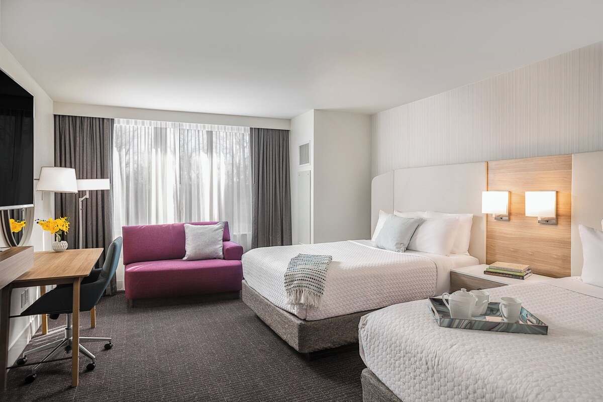 Premium bedding, in-room safe, desk, laptop workspace