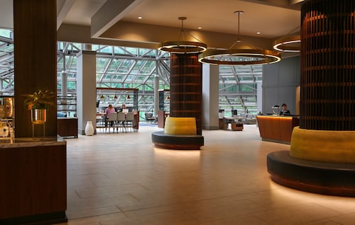 Crowne Plaza Atlanta Perimeter at Ravinia by IHG