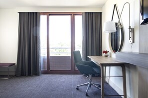 1 bedroom, premium bedding, in-room safe, desk