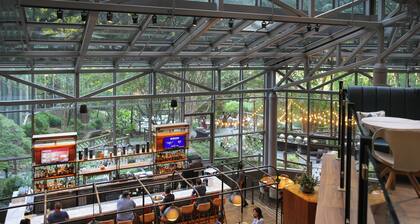 Crowne Plaza Atlanta Perimeter at Ravinia by IHG