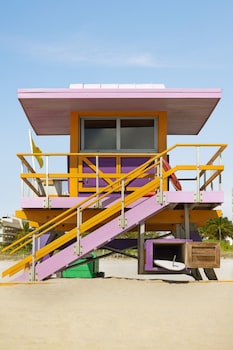 Beach nearby, white sand, beach towels at Waldorf Towers South Beach