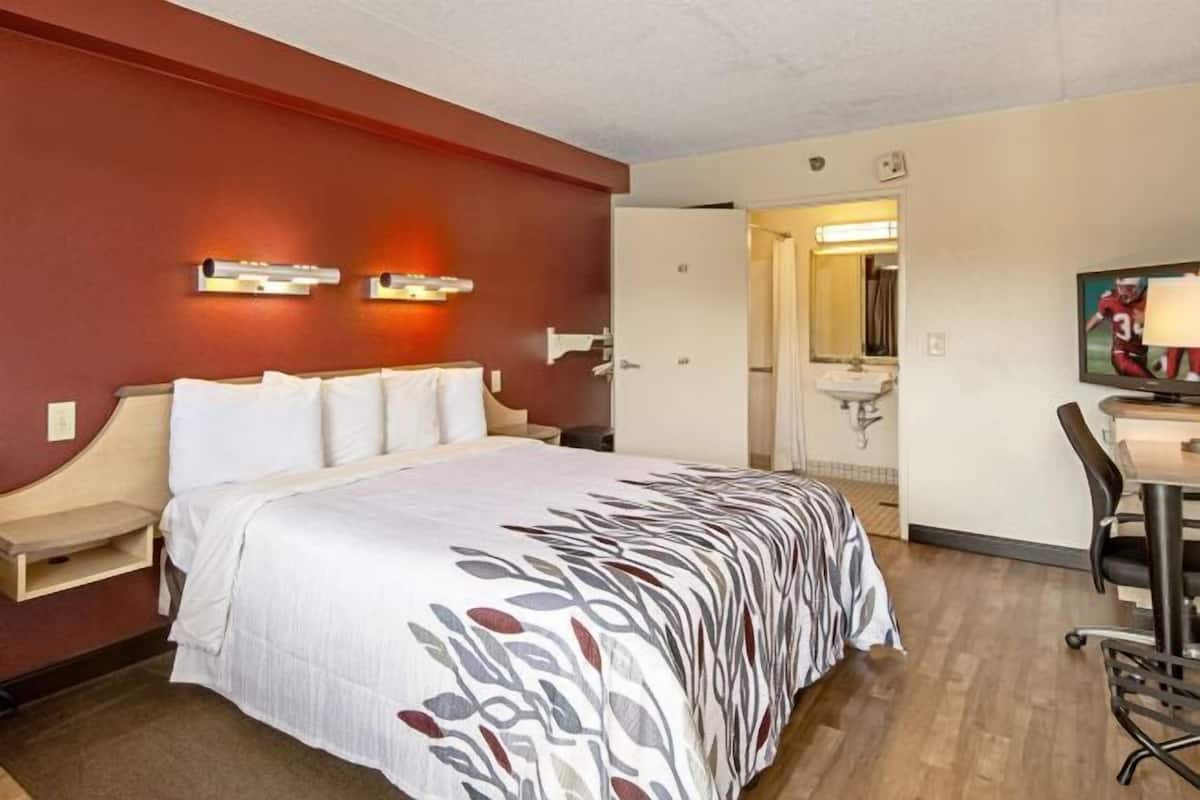 Blackout curtains, free cots/infant beds, free WiFi, bed sheets