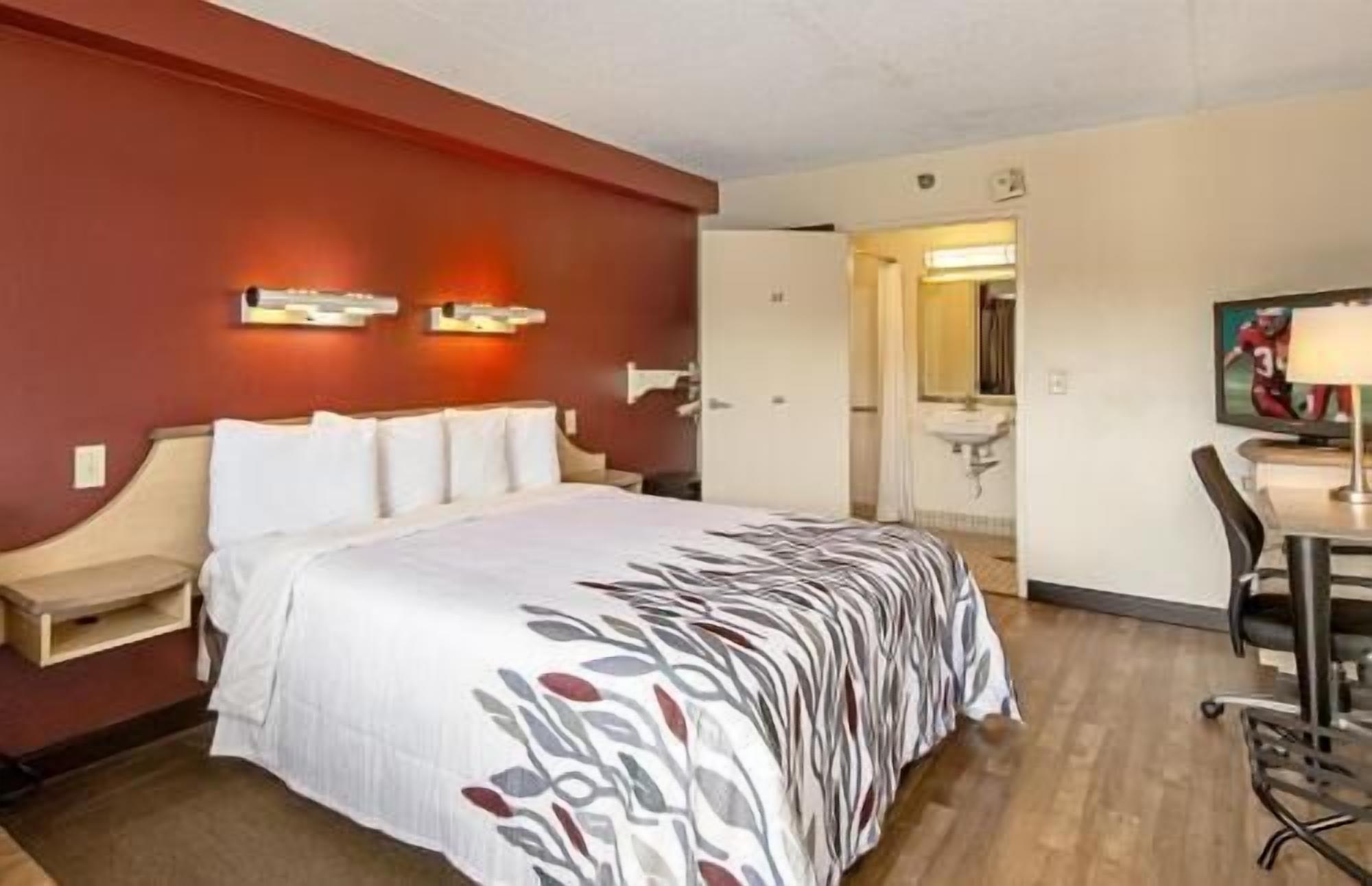 Blackout curtains, free cots/infant beds, free WiFi, bed sheets