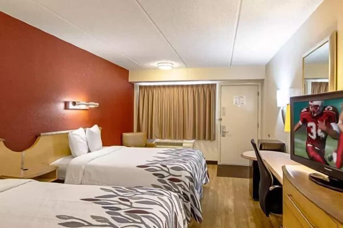 Blackout curtains, free cots/infant beds, free WiFi, bed sheets