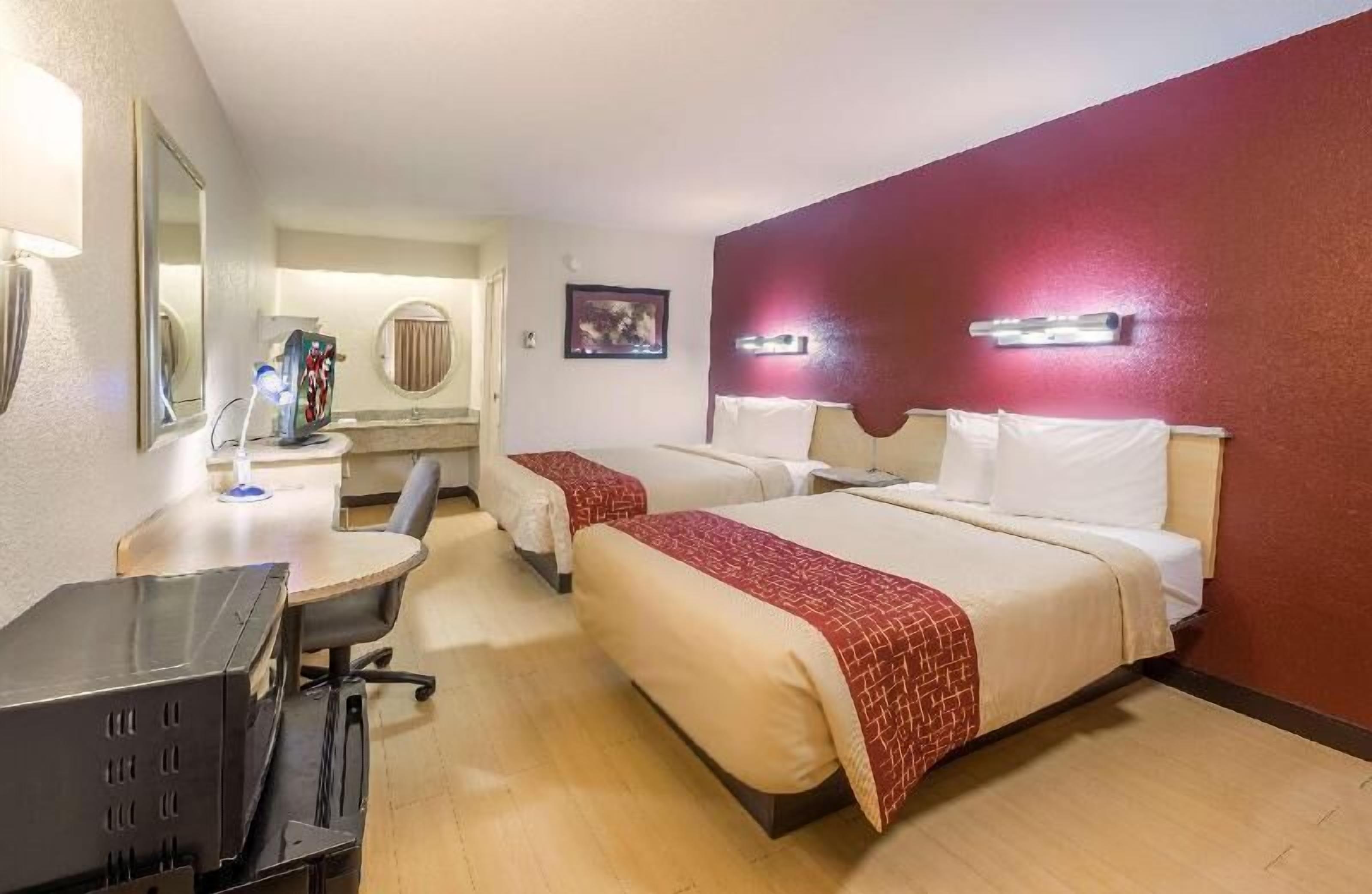 Blackout curtains, free cots/infant beds, free WiFi, bed sheets