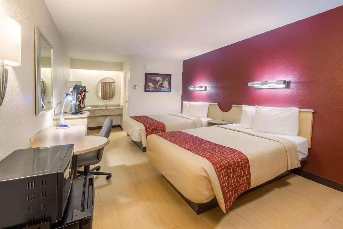 Cortinas blackout, cunas gratuitas, wifi gratis y ropa de cama
