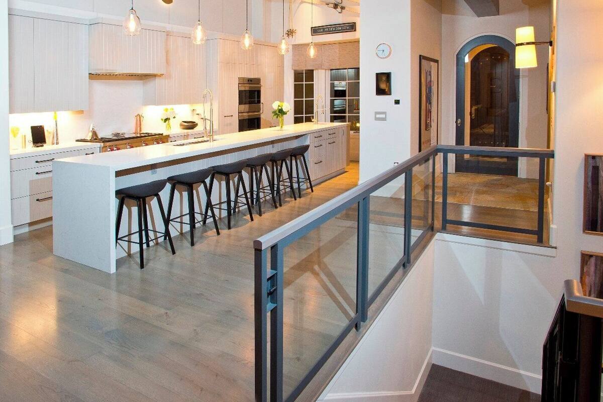 coffee/tea maker, toaster