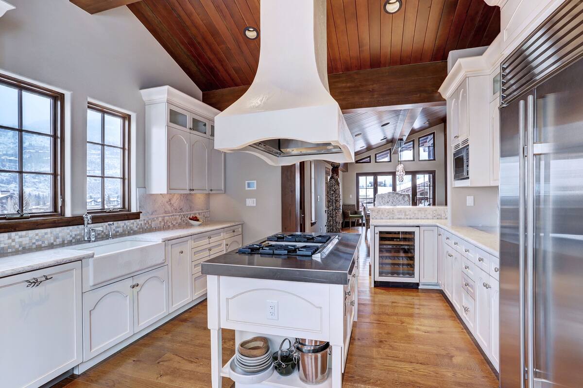 chalet, 5 bedrooms (c1) | private kitchen | coffee/tea maker, toaster