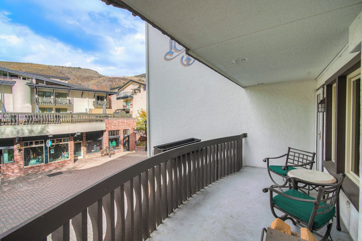 Studio (with Murphy Bed) | Balcony