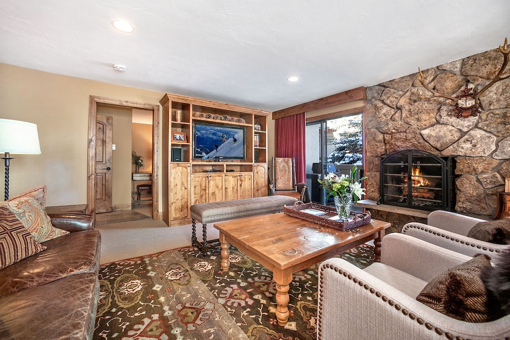 The Lodge at Vail by null