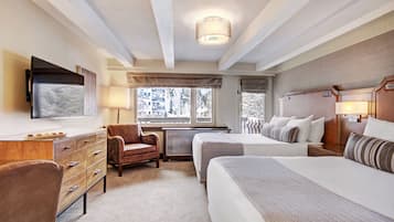 Habitación Deluxe, 2 camas Queen size | Ropa de cama de alta calidad y caja de seguridad en la habitación
