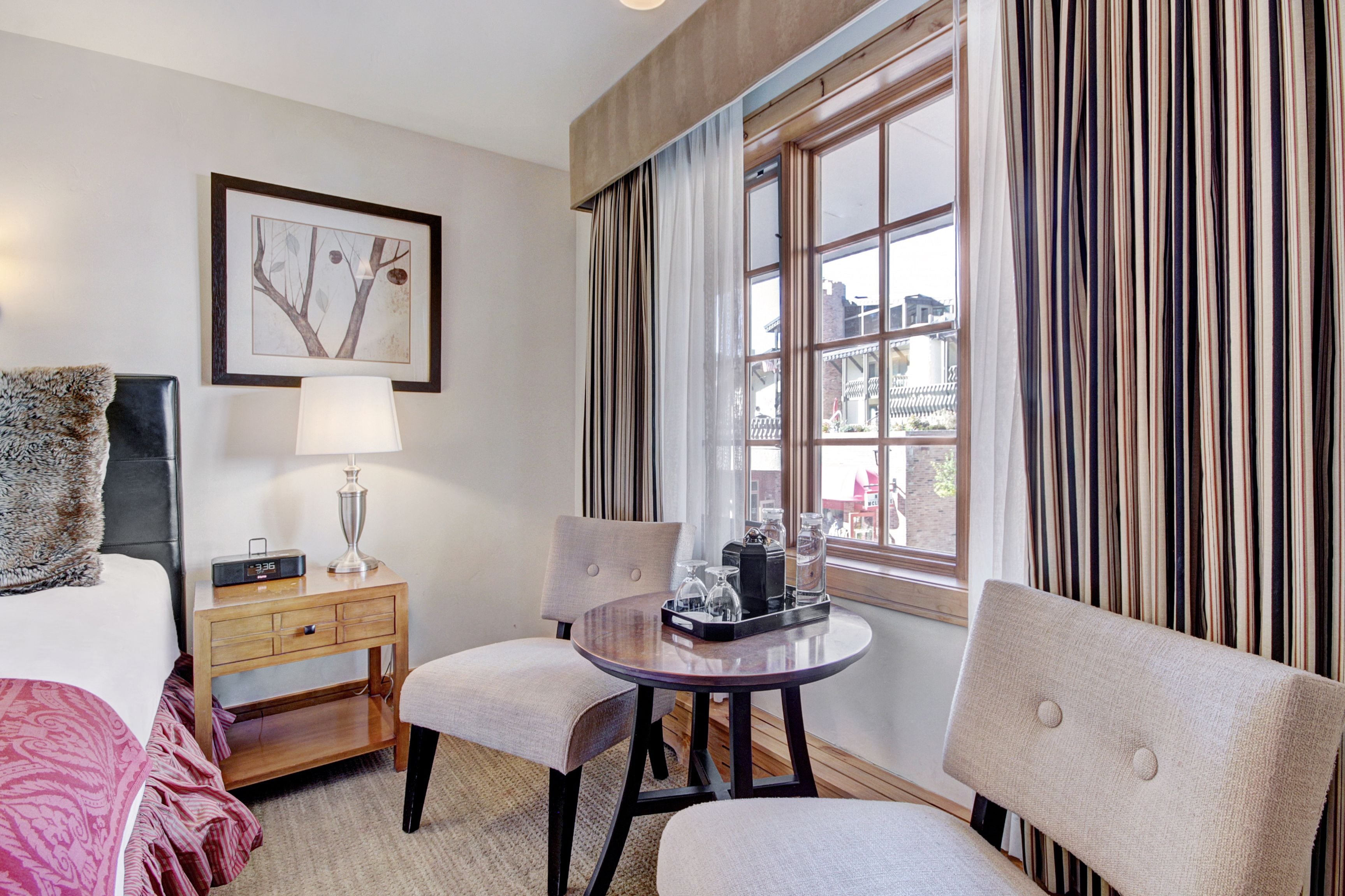 standard room, 1 king bed | premium bedding, in-room safe, laptop workspace, iron/ironing board