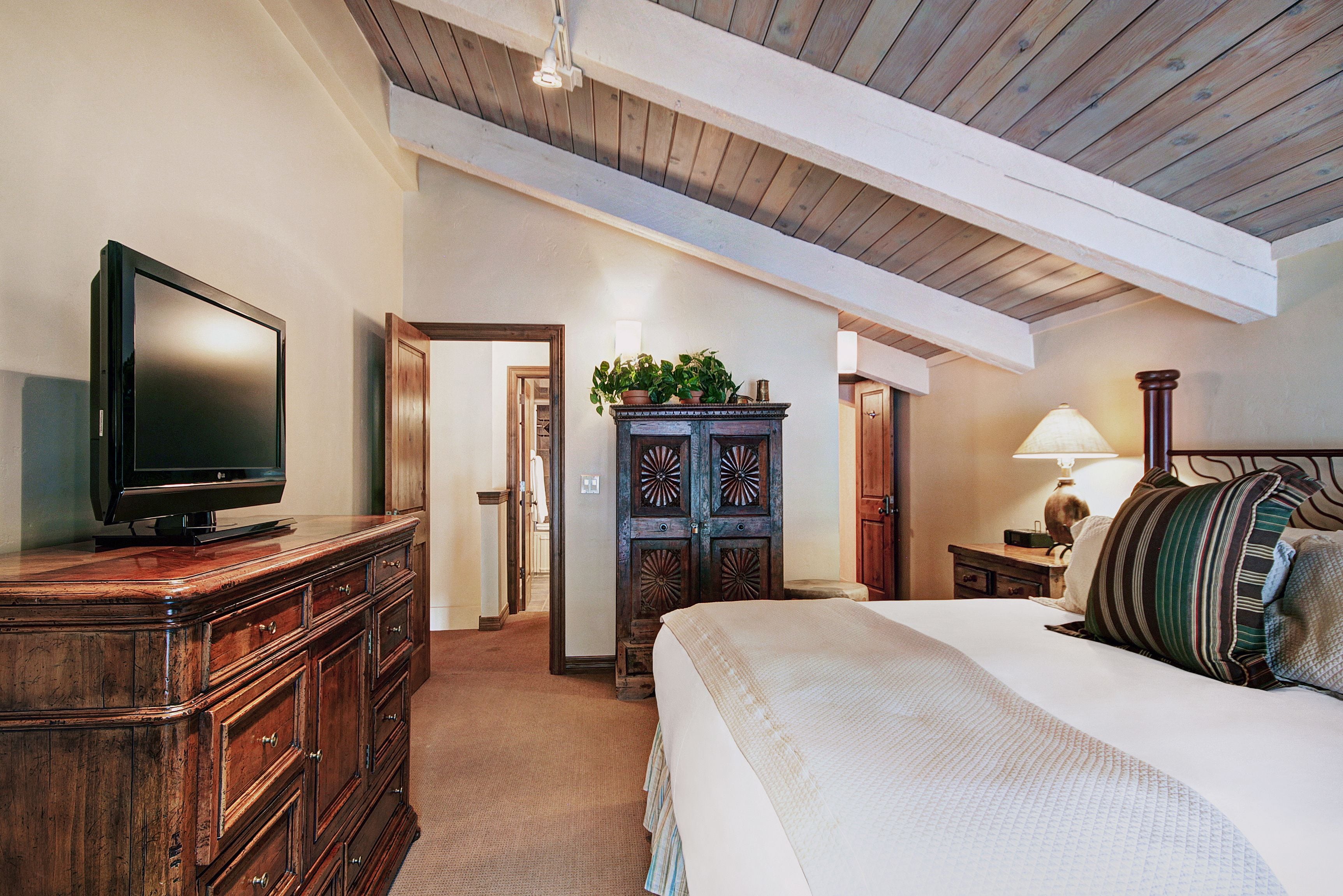 Room, 3 Bedrooms | Premium bedding, in-room safe, laptop workspace, iron/ironing board