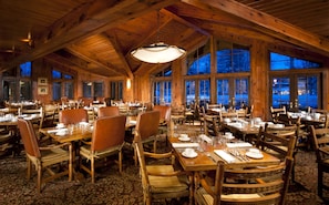 2 restaurants, breakfast served