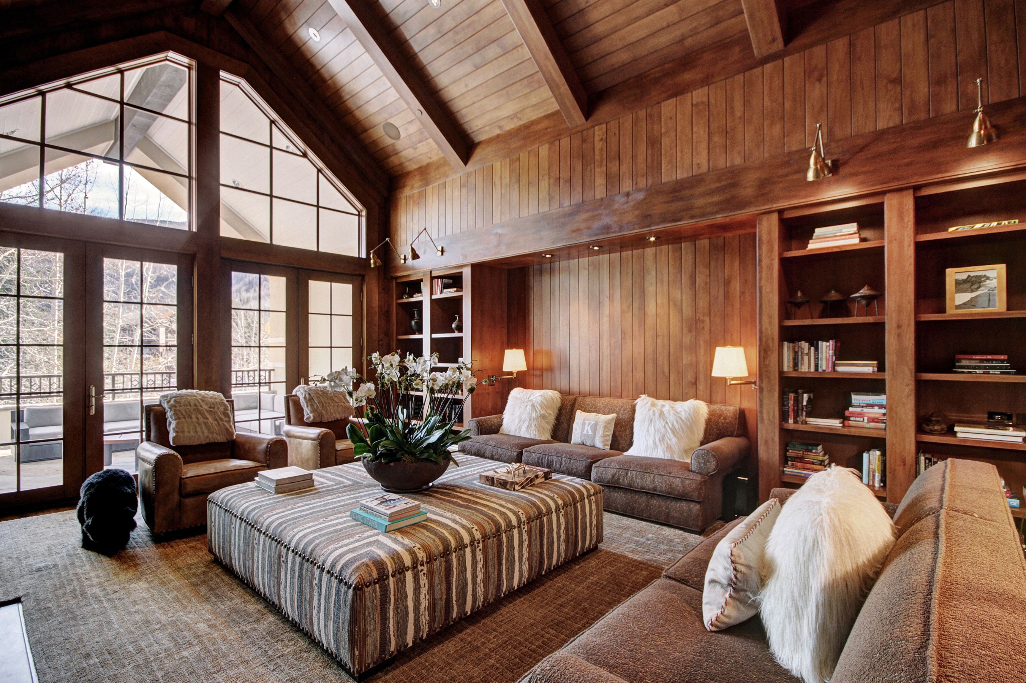 penthouse (golden peak) | living room | tv