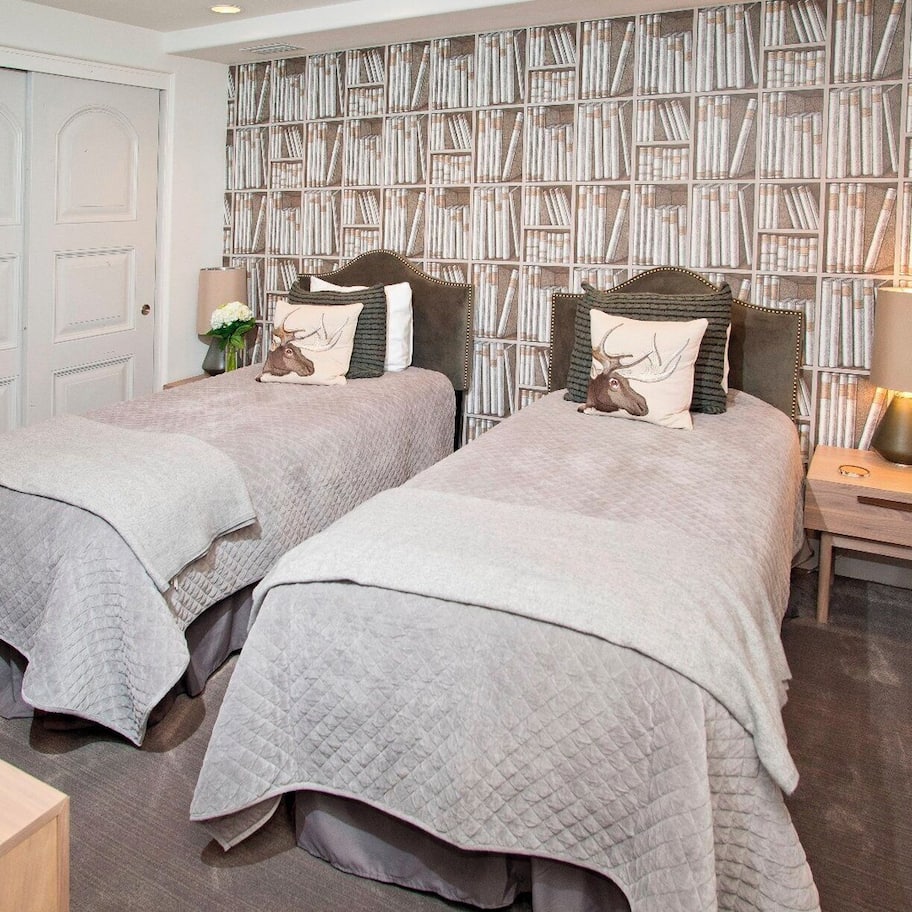 Premium bedding, in-room safe, laptop workspace, iron/ironing board