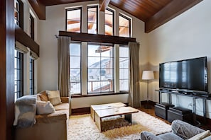 Chalet, 5 Bedrooms | Premium bedding, in-room safe, laptop workspace, iron/ironing board