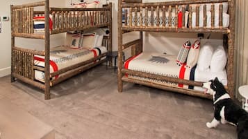 Roupas de cama premium, cofres nos quartos