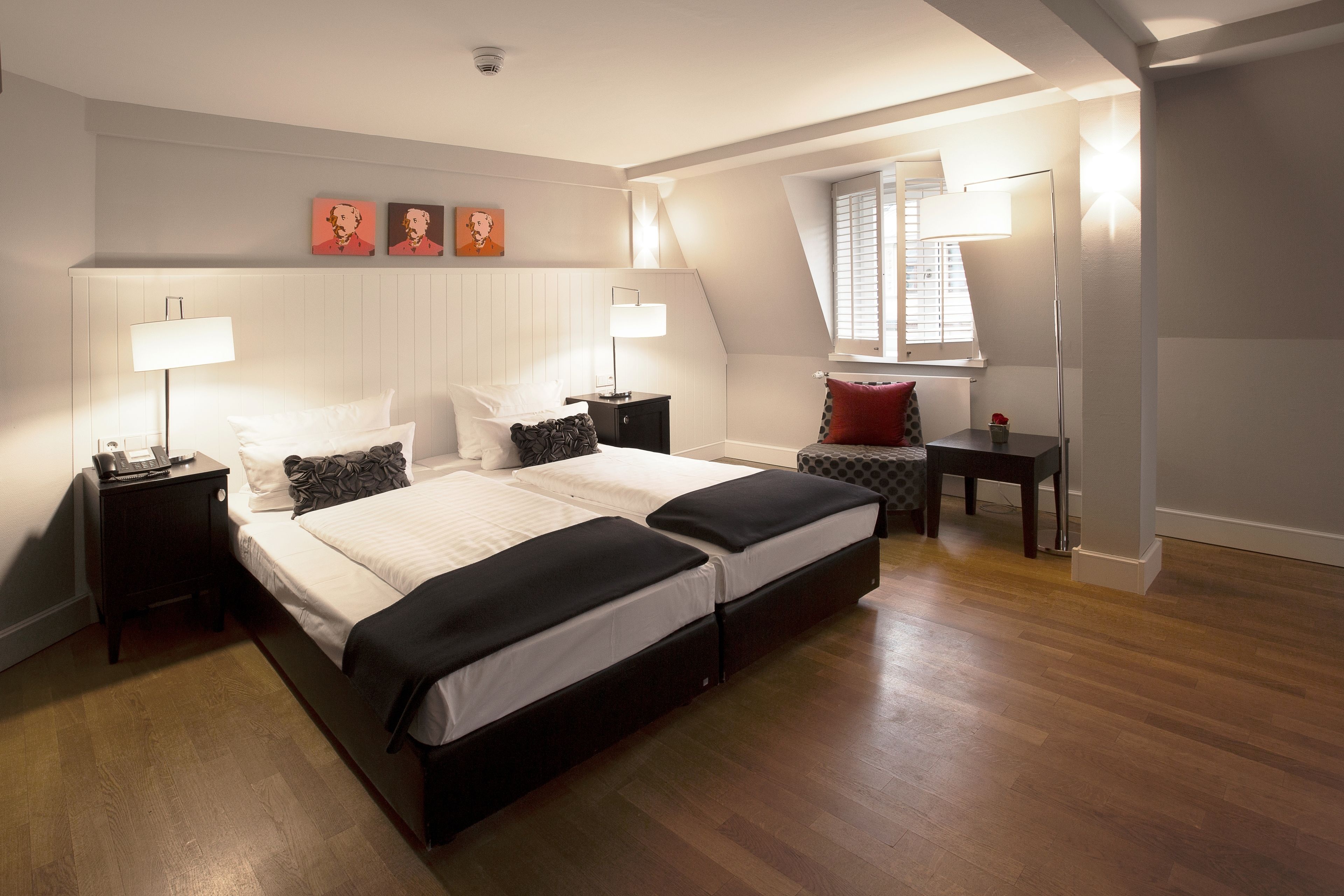 Photo - Victoria Hotel