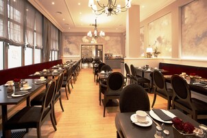 Her gün açık büfe kahvaltı (kişi başı 13.5 EUR) 