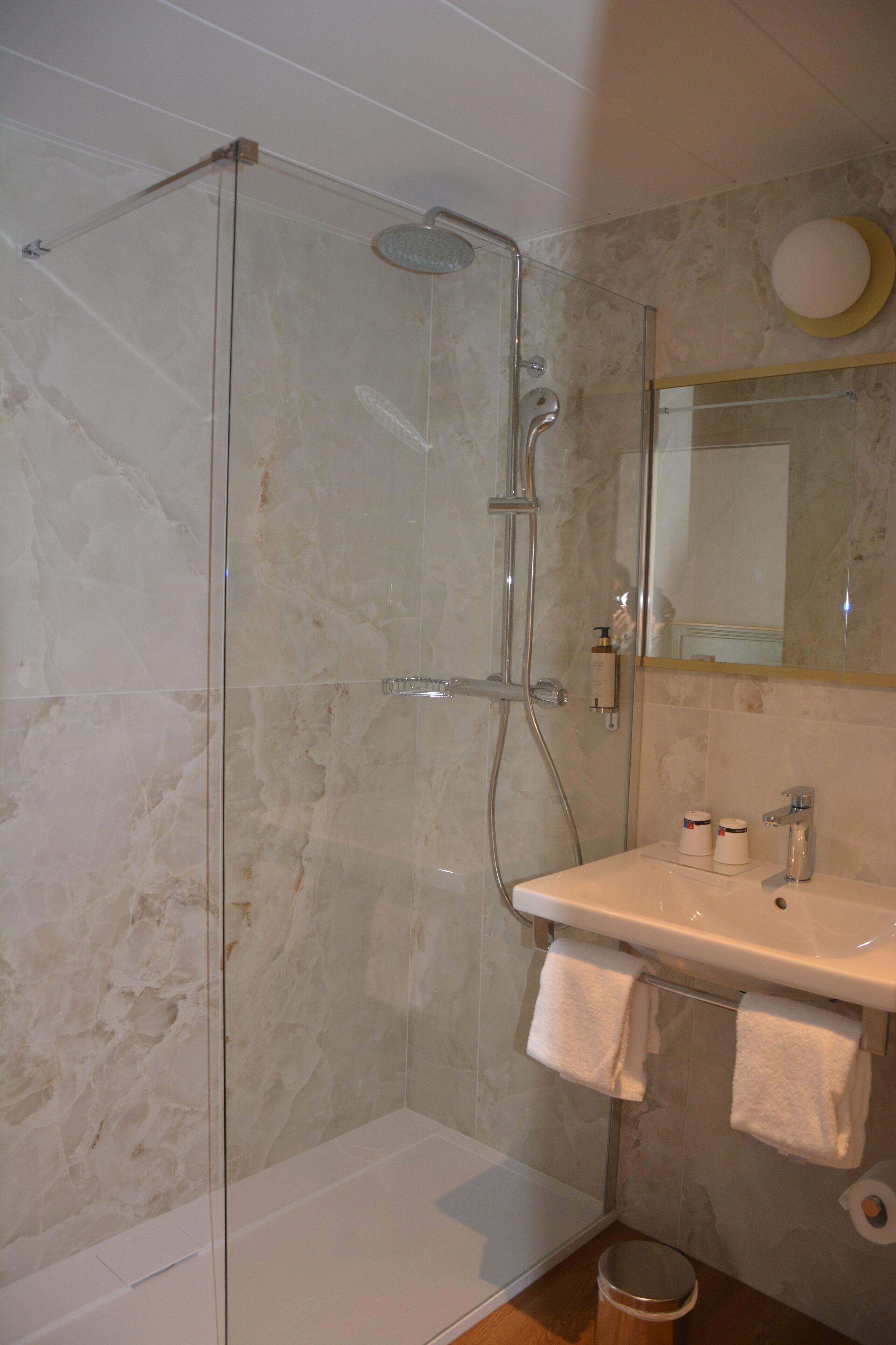 classic twin room | bathroom | free toiletries, hair dryer, towels