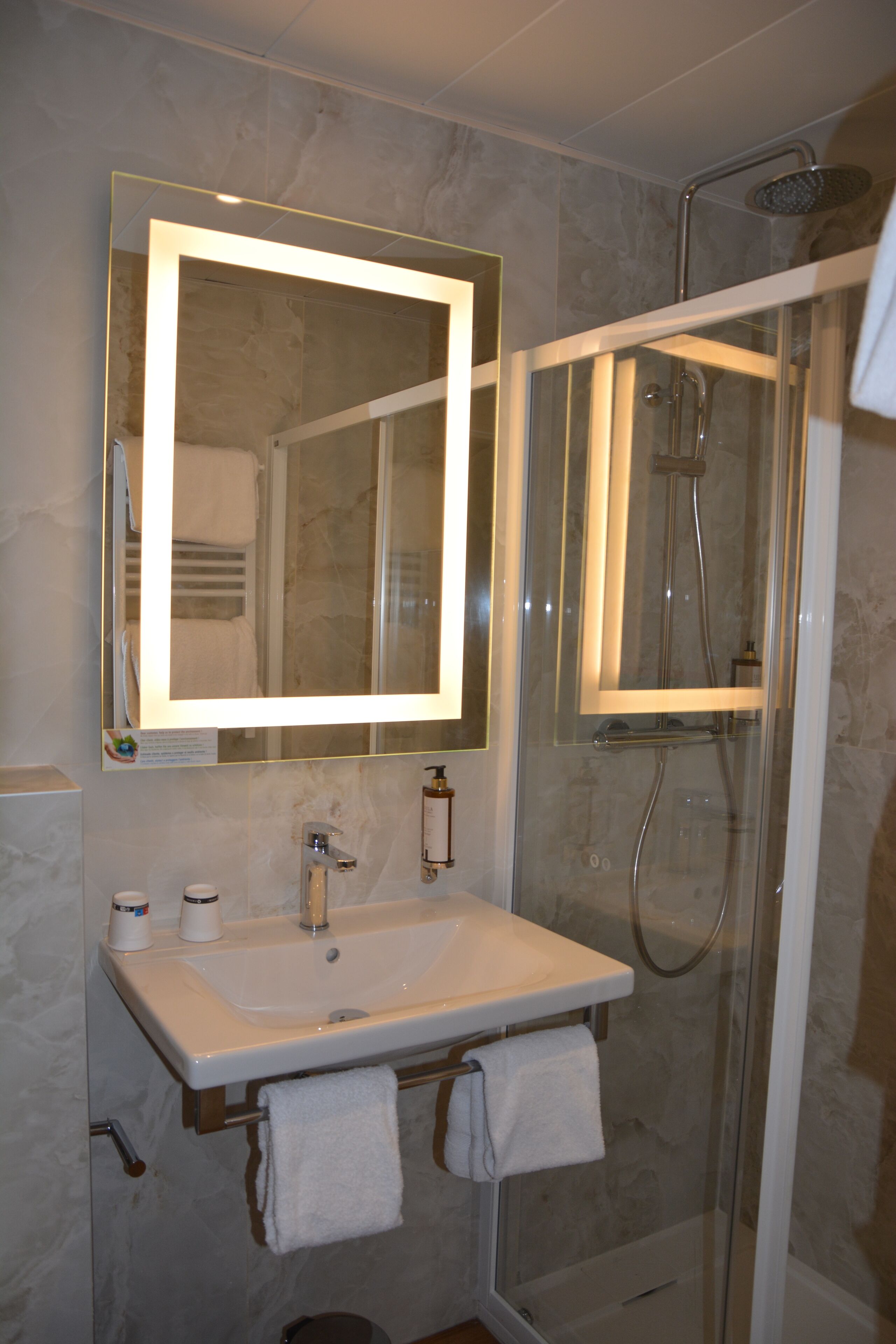 classic double room | bathroom | free toiletries, hair dryer, towels