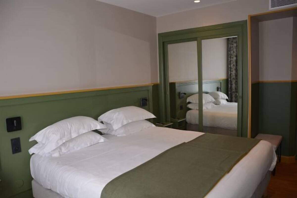 1 bedroom, premium bedding, in-room safe, desk