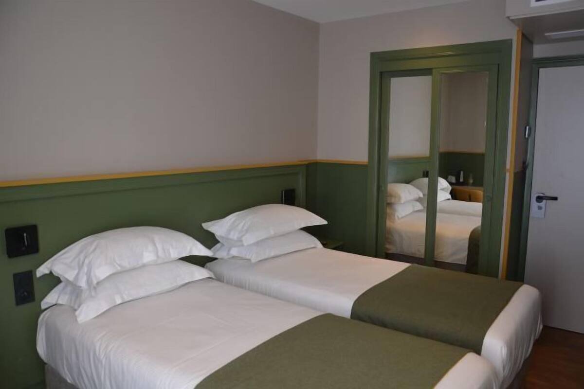 1 bedroom, premium bedding, in-room safe, desk