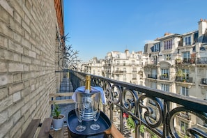Superior Room, 1 King Bed | Balcony
