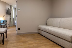 ファミリー ルーム | 1 室のベッドルーム、高級寝具、セーフティボックス (室内)、デスク