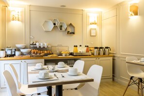 Desayuno buffet todos los días (con cargo)